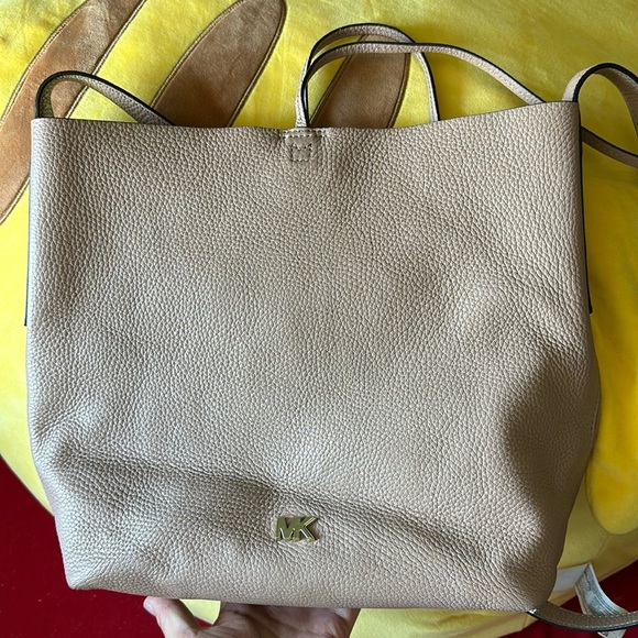 Michael kors crossbody hobo dusty pink/mauve color - Picture 2 of 7